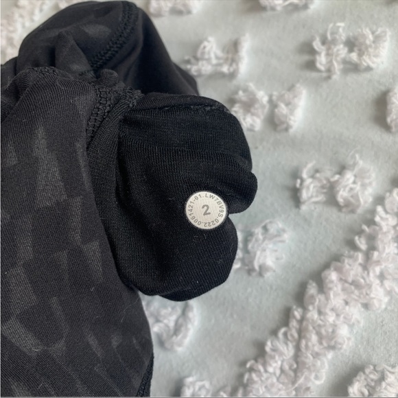 Women’s 2 LULULEMON Align High-Rise Short 6” Segment Emboss Black - Picture 5 of 7